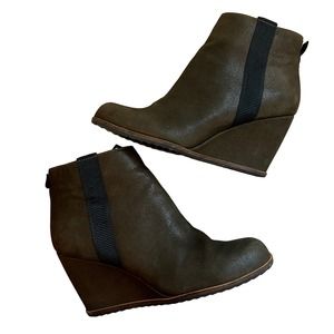 Linea Paolo Winslet Olive Green Suede Wedge Booties Size 8